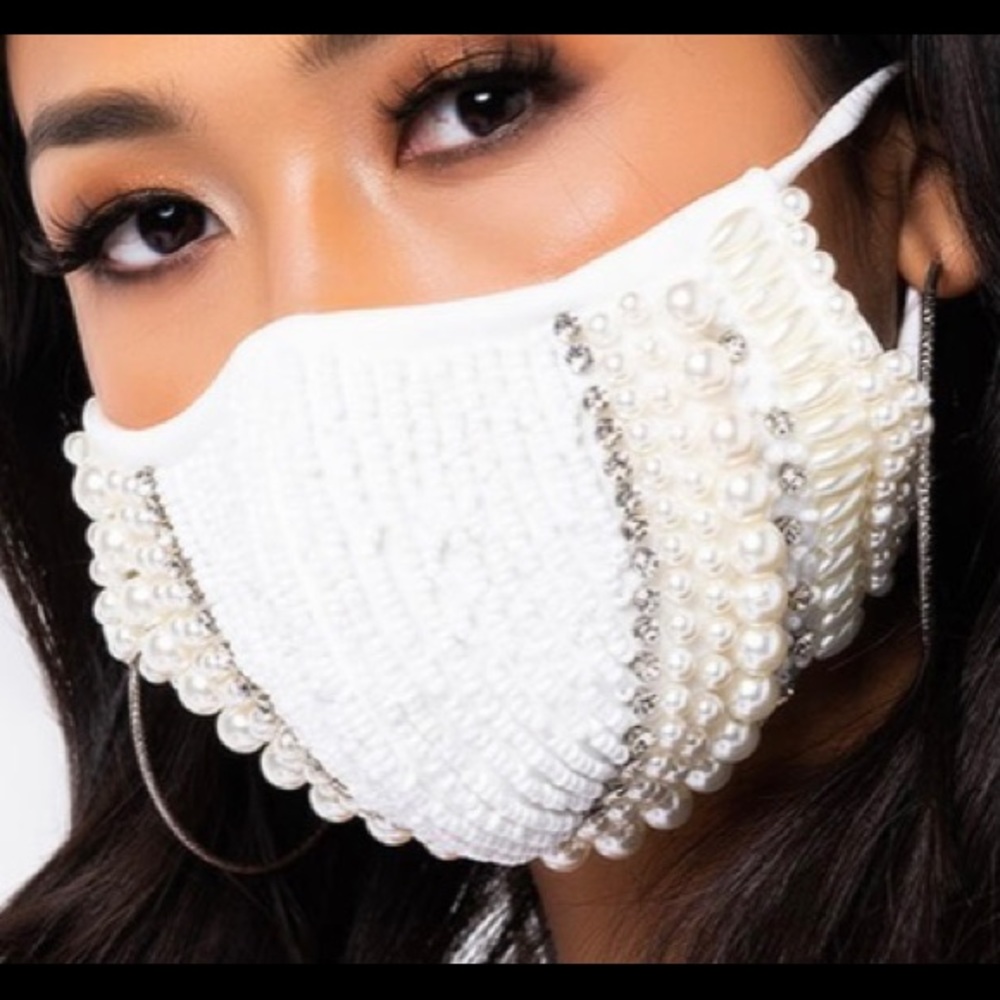 PEARL AND RHINESTONE ADJUSTABLE FACEMASK